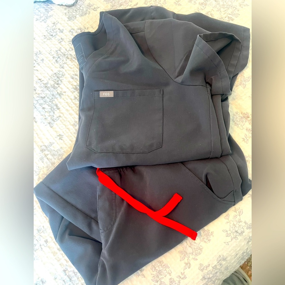 Figs women’s scrubs. Size petite large. Gently used without damag